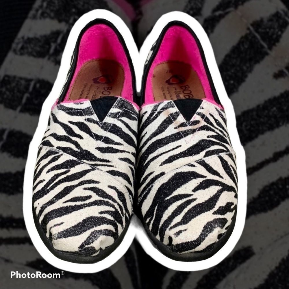 Euc Bobs Zebra Print Plush Pink Inside! Wow! - image 1